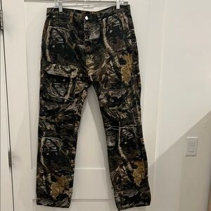 Mnml Men's Camouflage Baggy Cargo Pants. In excellent condition. Mens size 33